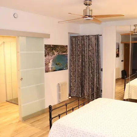 Loft Romantic Ca L'enric Vique-baix Emporda Apartment